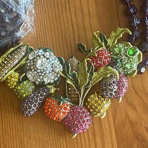 Brand New Heidi Daus necklace -Sparkly Fruits and Veggies! Estate sale find Mint